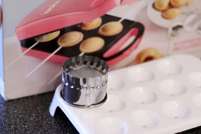 BabyCakes Non stick Coated Pie Maker