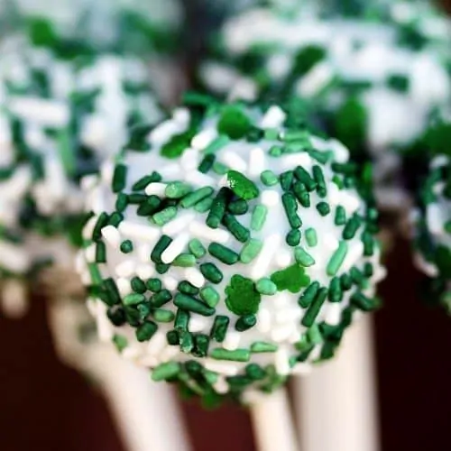https://www.lovefromtheoven.com/wp-content/uploads/2012/02/green-cake-pops-for-st-pattys-day-500x500.webp