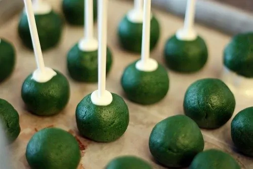 How to Stop Cake Pops From Falling Off the Sticks : 5 Steps (with Pictures)  - Instructables