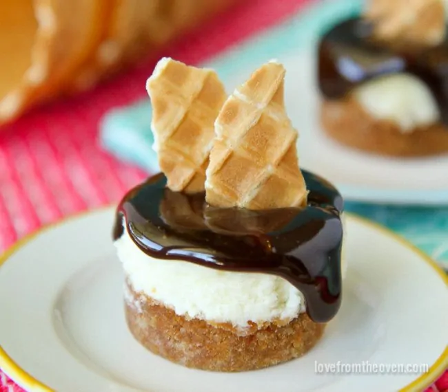 Mini Cheesecake Waffle Cones