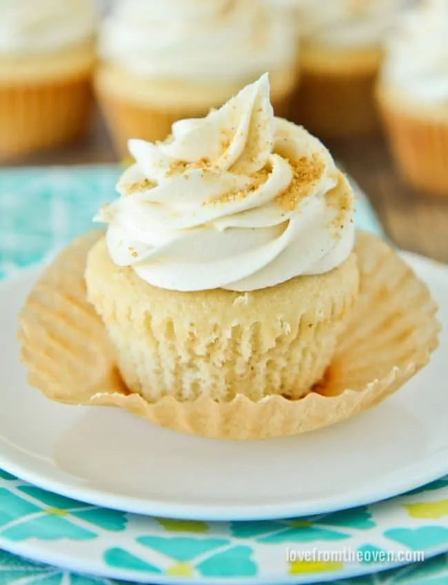 Easy Vanilla Cupcakes Recipe