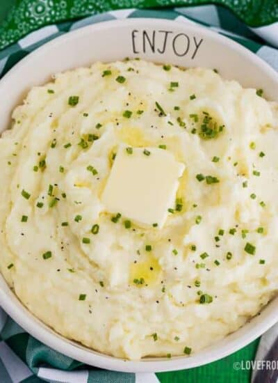 A bowl of mashed potatoes