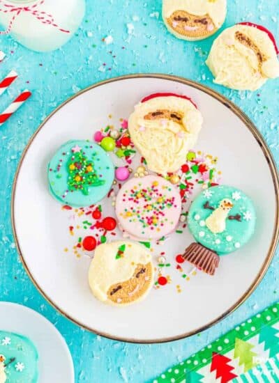 a plate of Christmas Oreos