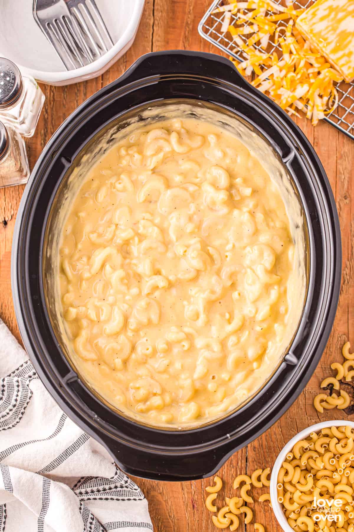 https://www.lovefromtheoven.com/wp-content/uploads/2023/02/crockpot-mac-and-cheese-12.jpg